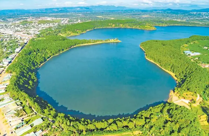 Biển Hồ Gia Lai Có Đáy Không