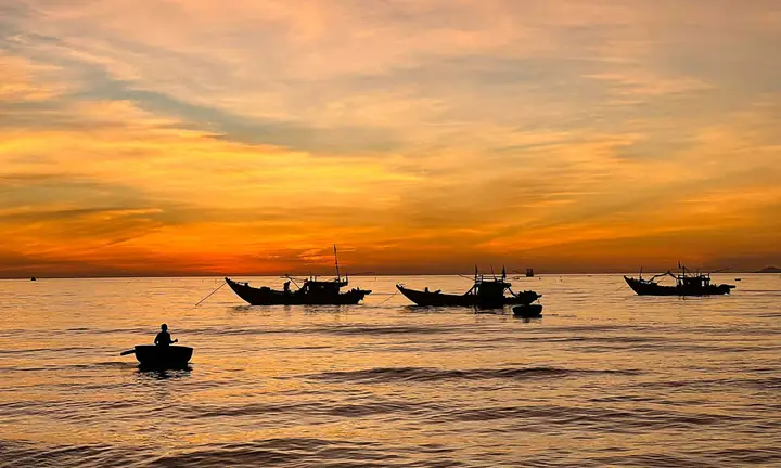 Bình Minh Lên Mặt Biển Như Bình Minh Lên Mặt Biển Như