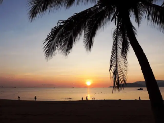 Bình Minh Trên Biển Nha Trang Bình Minh Trên Biển Nha Trang
