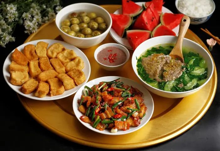 Bữa Ăn Truyền Thống Của Người Việt Bữa Ăn Truyền Thống Của Người Việt