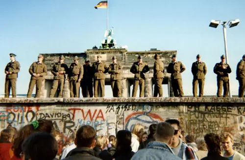 Bức Tường Berlin Bị Phá Bỏ Bức Tường Berlin Bị Phá Bỏ