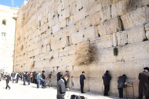 Bức Tường Than Khóc Ở Jerusalem