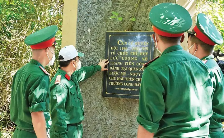 Bùi Công Minh Và Mạc Thanh Đạm