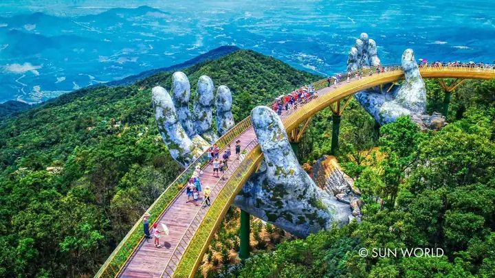 Cầu Bàn Tay Ở Đà Nẵng Tên Gì