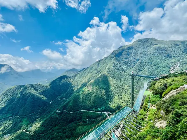 Cầu Kính Rồng Mây Tại Sapa