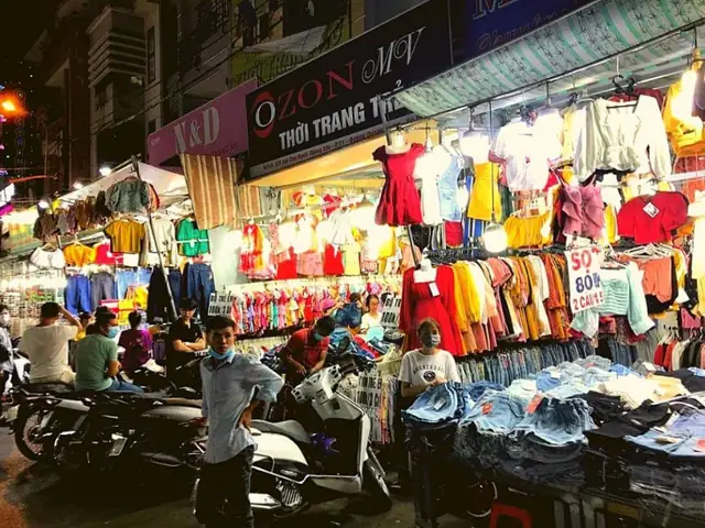 Chợ Hạnh Thông Tây Có Bán Ban Ngày Không