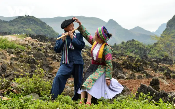Chợ Tình Khâu Vai Ở Đâu