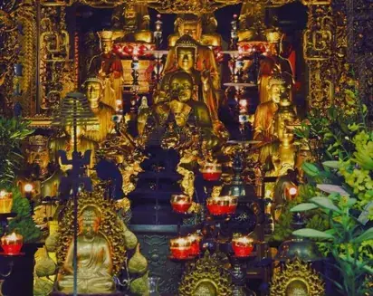 Chùa Trấn Quốc Thờ Những Ai