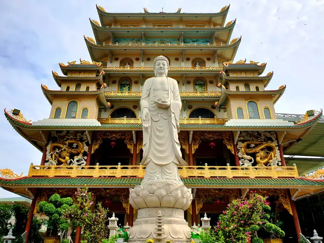Chùa Vạn Đức Tô Ngọc Vân Chùa Vạn Đức Tô Ngọc Vân