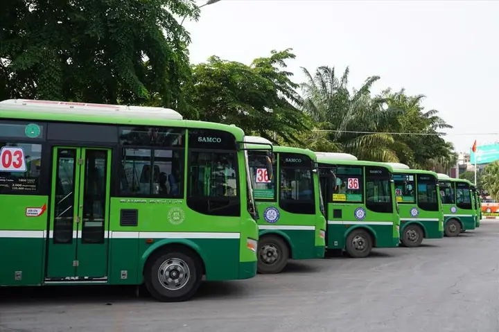 Chuyến Xe Buýt Đi Đầm Sen