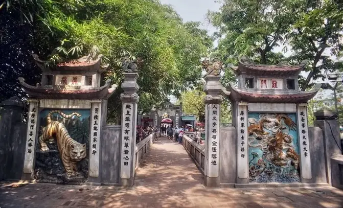 Cổng Nghi Môn Đền Ngọc Sơn