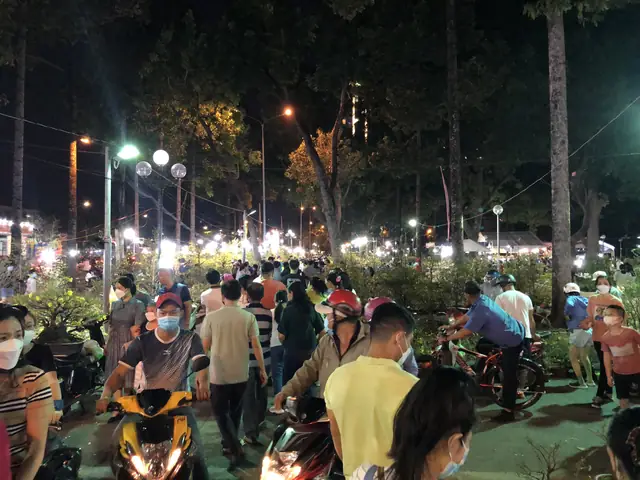 Công Viên Gia Định Về Đêm Công Viên Gia Định Về Đêm
