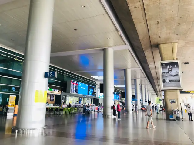 Cột Số 12 Sân Bay Tân Sơn Nhất