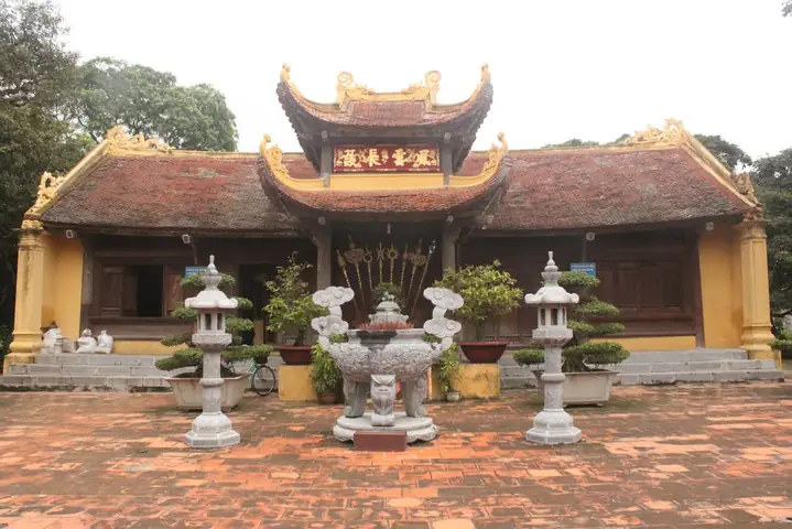 Den Tran Thuong Ly Nhan Ha Nam Den Tran Thuong Ly Nhan Ha Nam