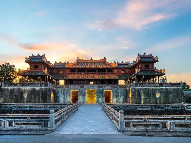 Du Lịch Di Tích Lịch Sử