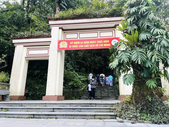 Đường Lên Đỉnh Núi Ba Vì Đường Lên Đỉnh Núi Ba Vì