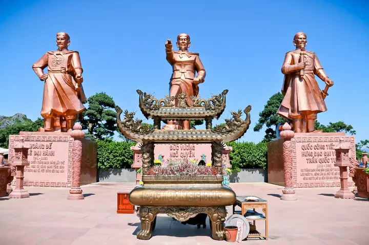 Giang San Vượng Khí Bạch Đằng Thâu Giang San Vượng Khí Bạch Đằng Thâu