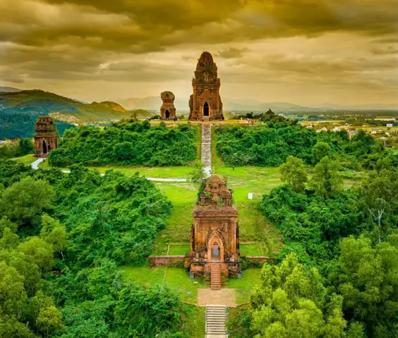 Giới Thiệu Về Tháp Bánh Ít