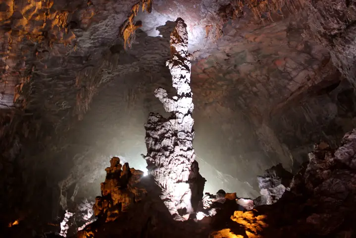 Hang Đầu Gỗ Vịnh Hạ Long