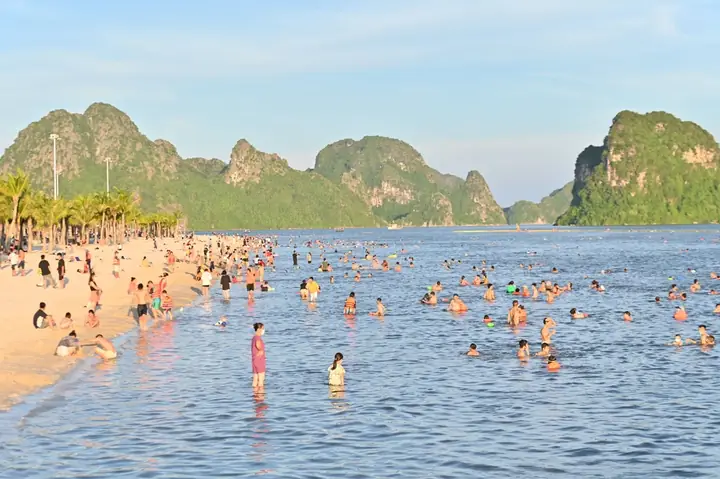 Hình Ảnh Bãi Biển Hạ Long Hình Ảnh Bãi Biển Hạ Long