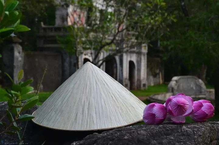 Hình Ảnh Chiếc Nón Bài Thơ