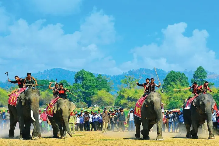 Hội Đua Voi Ở Buôn Đôn Hội Đua Voi Ở Buôn Đôn