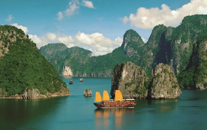 Hòn Trống Mái Ở Quảng Ninh Hòn Trống Mái Ở Quảng Ninh