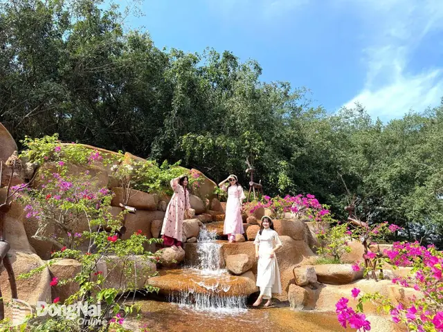 Khu Du Lịch Sinh Thái Bò Cạp Vàng Khu Du Lịch Sinh Thái Bò Cạp Vàng