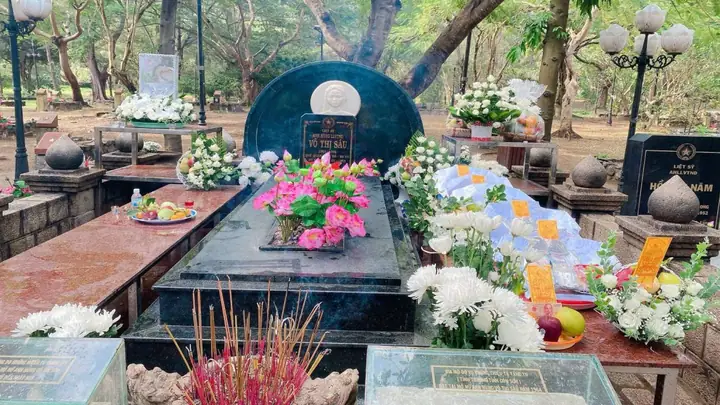 Lăng Mộ Chị Võ Thị Sáu