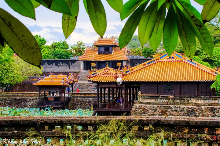 Lăng Tự Đức Và Lăng Khải Định Lăng Tự Đức Và Lăng Khải Định