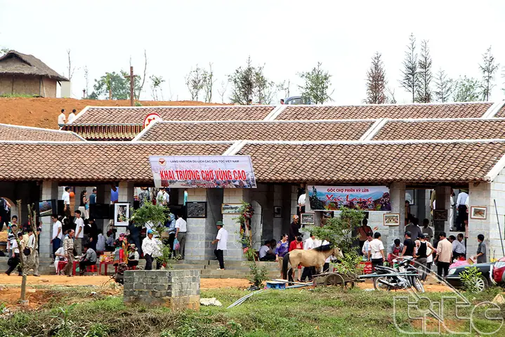 Làng Văn Hóa Các Dân Tộc Việt Nam Đồng Mô Làng Văn Hóa Các Dân Tộc Việt Nam Đồng Mô