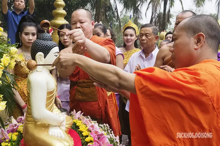 Lễ Tắm Phật Của Người Khmer Lễ Tắm Phật Của Người Khmer