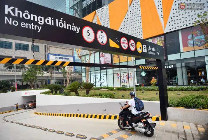 Lối Vào Vincom Trần Duy Hưng