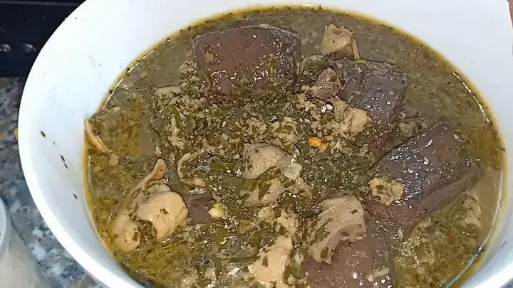 Nấu Canh Lá Đắng Với Lòng Gà Nấu Canh Lá Đắng Với Lòng Gà