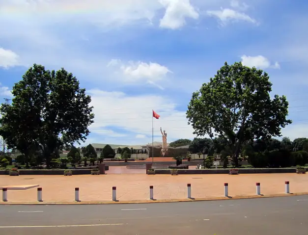 Ngã Ba Hoà Bình Buôn Ma Thuột Ngã Ba Hoà Bình Buôn Ma Thuột