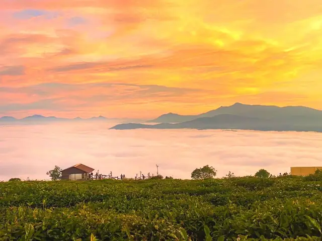Ngắm Trời Ngắm Đất Ngắm Mây