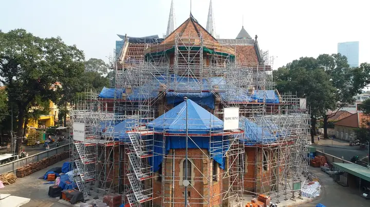 Nhà Thờ Đức Bà Đang Sửa Chữa Nhà Thờ Đức Bà Đang Sửa Chữa
