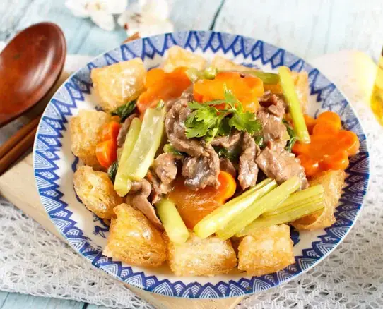 Phở Chiên Phồng Xào Thịt Bò Phở Chiên Phồng Xào Thịt Bò