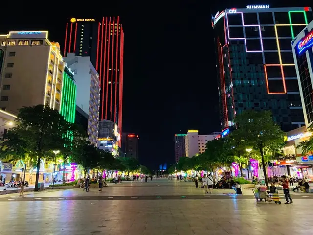 Phố Đi Bộ Nguyễn Huệ Quận 1