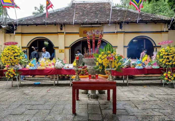 Sự Tích Miếu Bà Phi Yến Sự Tích Miếu Bà Phi Yến