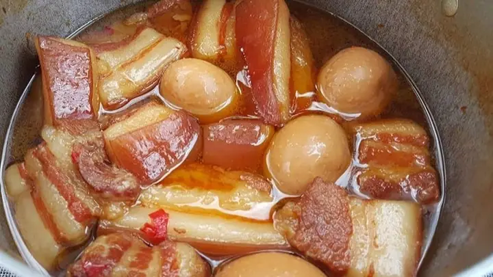 Thịt Kho Hột Vịt Ngày Tết