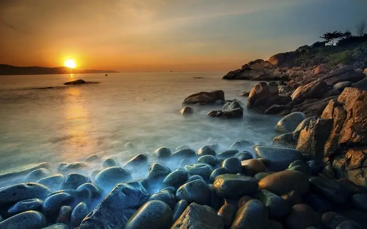 Thuyết Minh Về Bãi Tắm Hoàng Hậu Thuyết Minh Về Bãi Tắm Hoàng Hậu