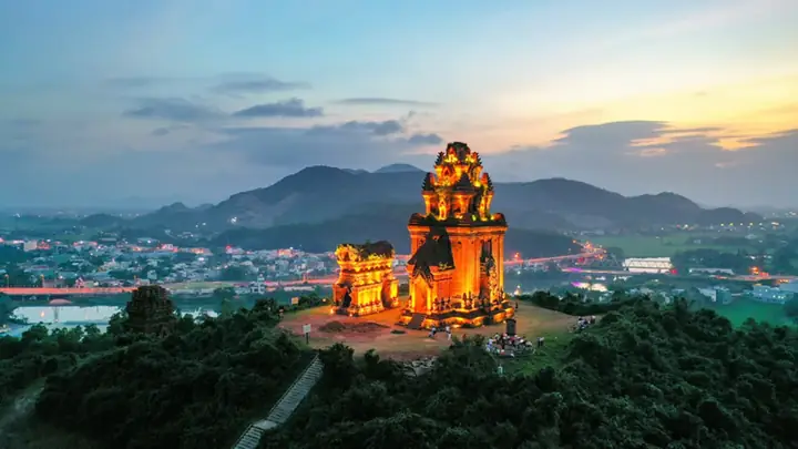 Thuyết Minh Về Tháp Bánh Ít Thuyết Minh Về Tháp Bánh Ít