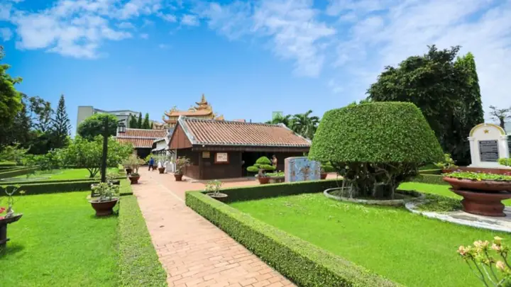 Thuyết Minh Về Trường Dục Thanh