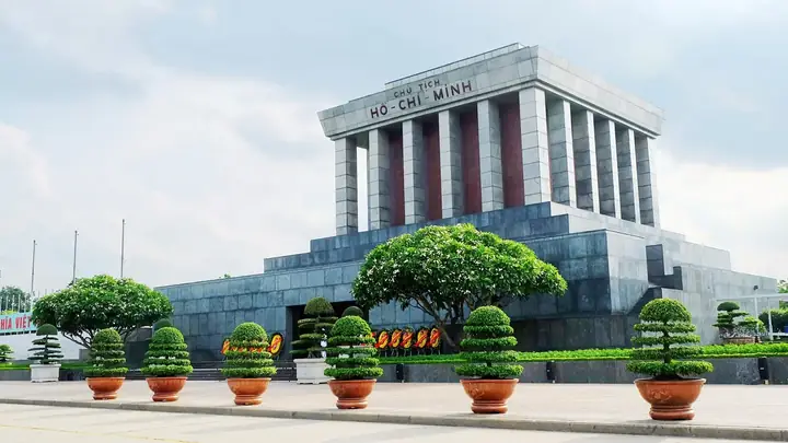 Trẻ Em Mấy Tuổi Được Vào Lăng Bác