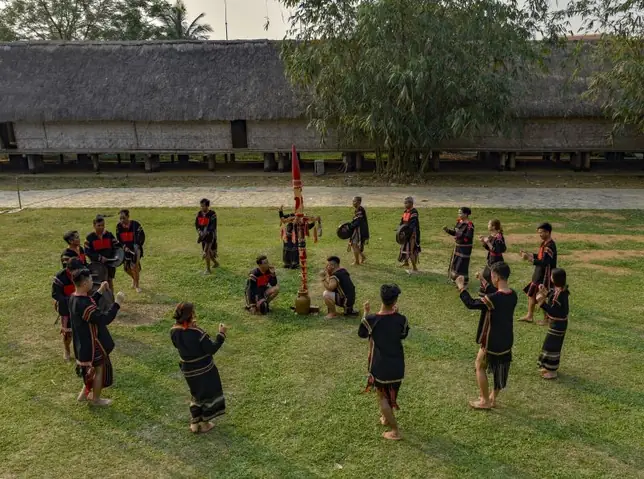 Văn Hóa Cồng Chiêng Của Người Ê Đê Văn Hóa Cồng Chiêng Của Người Ê Đê