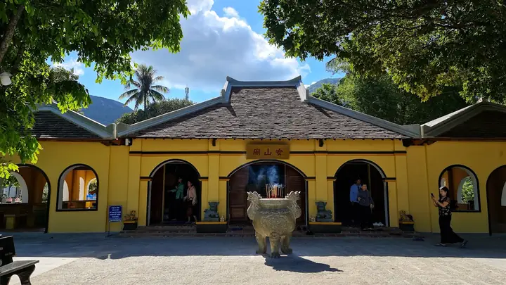 Văn Khấn Miếu Bà Phi Yến