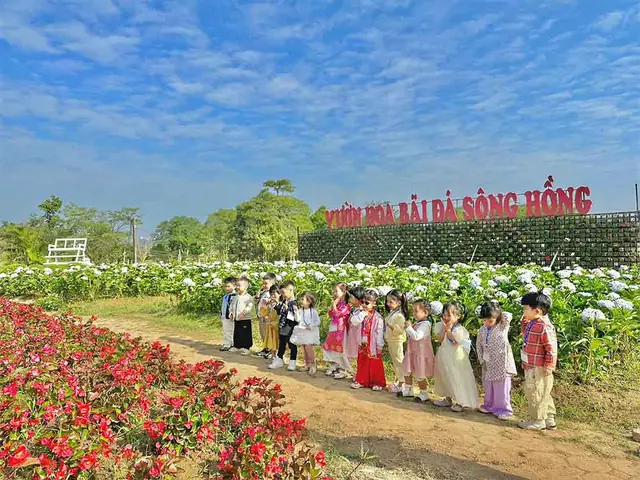 Vườn Hoa Bãi Đá Sông Hồng Vườn Hoa Bãi Đá Sông Hồng