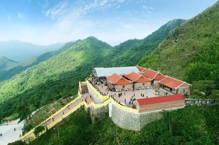 Chùa Ngoạ Vân Đông Triều Quảng Ninh Chùa Ngoạ Vân Đông Triều Quảng Ninh