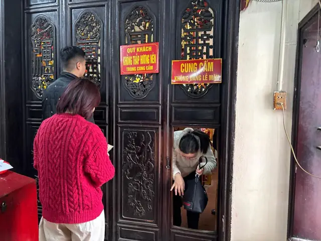 Cung Cấm Trong Đền Là Gì